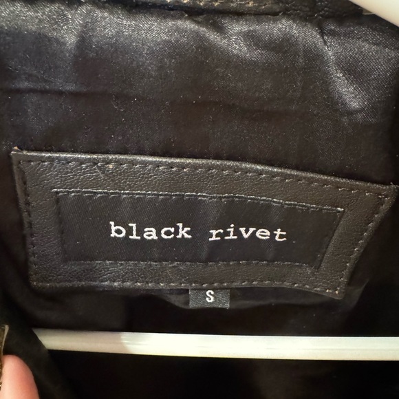 Woman’s brown leather jacket - Picture 2 of 4